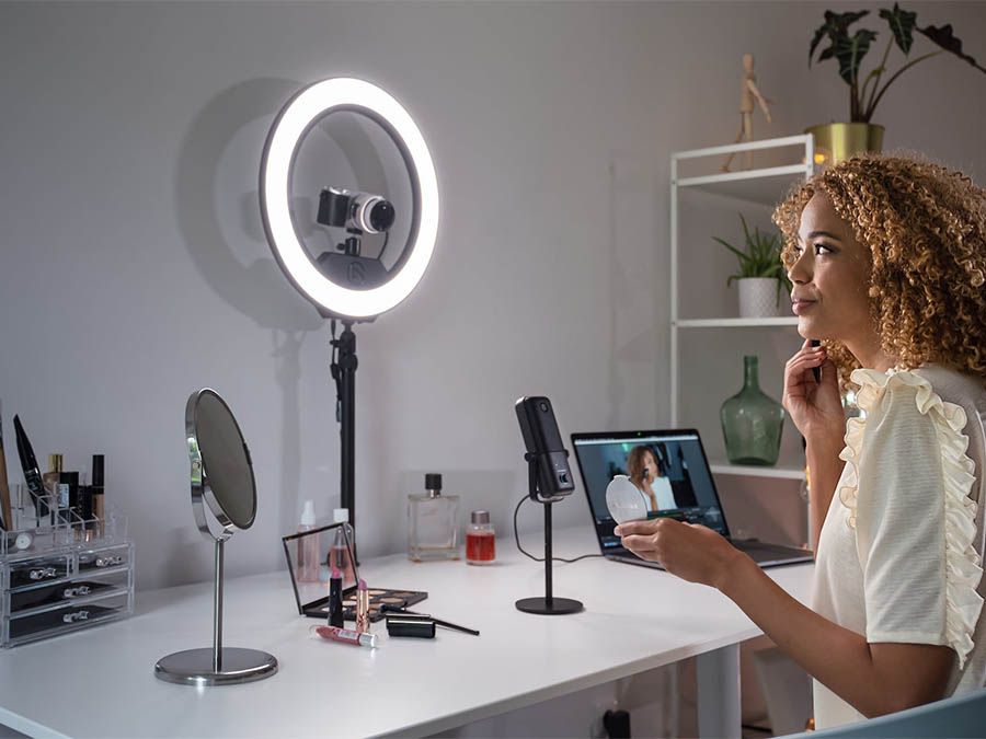 تولید محتوا با رینگ لایت